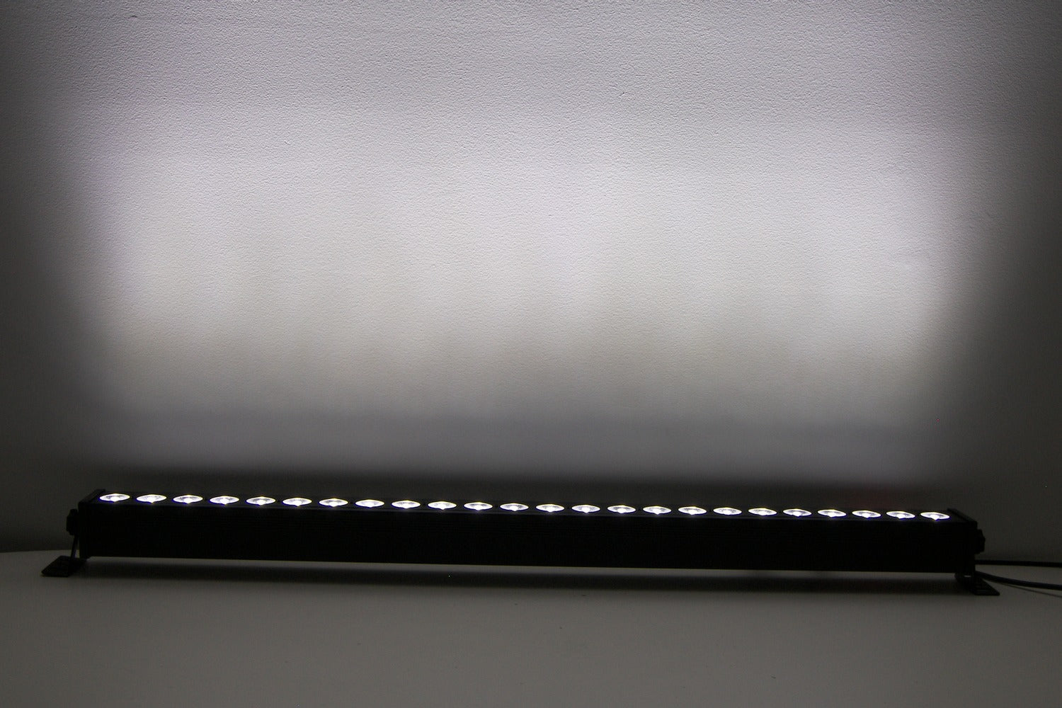 Event Lighting Lite BAR24X4L - 24x 4W RGBW LED Bar with 8 Segment Control - Image 12